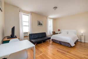 Spacious Furnished Studio in Doorman Building – Prime Midtown East Location! Summer Availability !!!