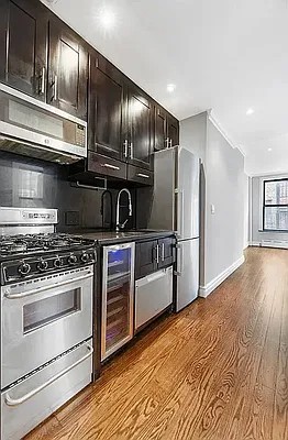 Amazing 3 Bedroom 2 baths beautiful apartment ~ washer and dryer in unit Queen size bedrooms