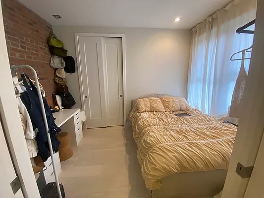 Beautiful Bright No Fee One Bedroom apartment in The Lower East Side of Manhattan