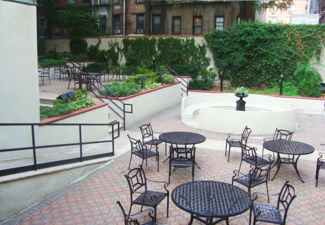 Spacious Furnished Studio in Doorman Building – Prime Midtown East Location! Summer Availability !!!