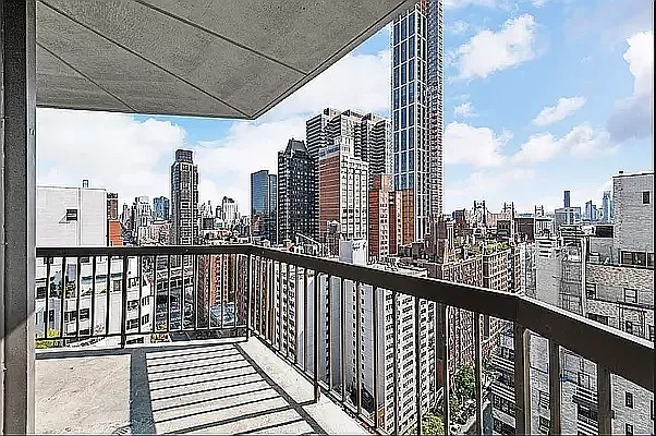 Amazing Luxury 4 bedroom 2.5 baths in a doorman building Prime Sutton Place No Fee