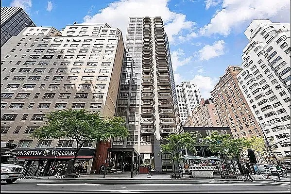 Amazing Luxury 4 bedroom 2.5 baths in a doorman building Prime Sutton Place No Fee