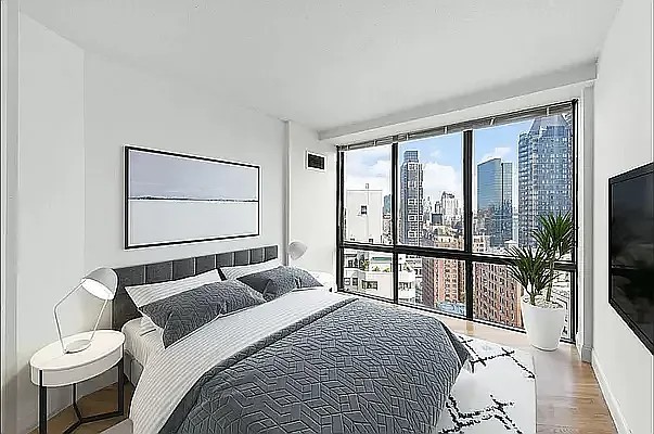 Amazing Luxury 4 bedroom 2.5 baths in a doorman building Prime Sutton Place No Fee