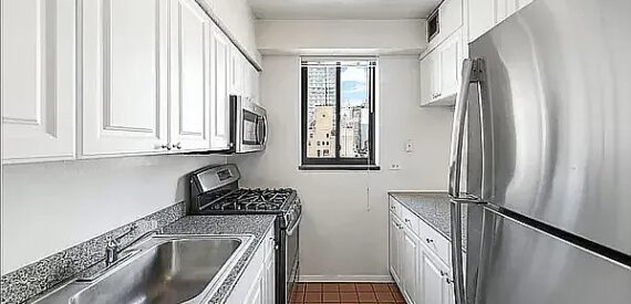 Amazing Luxury 4 bedroom 2.5 baths in a doorman building Prime Sutton Place No Fee