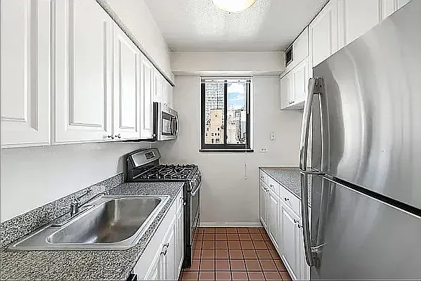 Amazing Luxury 4 bedroom 2.5 baths in a doorman building Prime Sutton Place No Fee