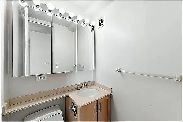 Amazing Luxury 4 bedroom 2.5 baths in a doorman building Prime Sutton Place No Fee