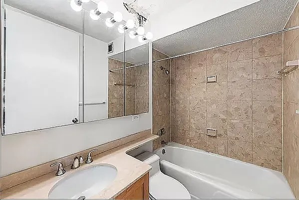 Amazing Luxury 4 bedroom 2.5 baths in a doorman building Prime Sutton Place No Fee