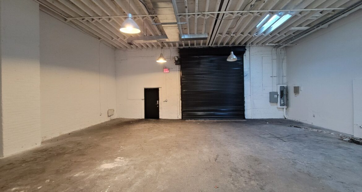 Spacious 3,500 Sq Ft Industrial Garage in Prime Bushwick Location 🚀