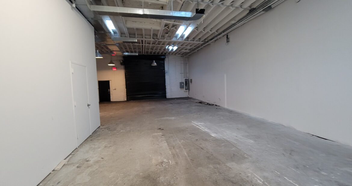 Spacious 3,500 Sq Ft Industrial Garage in Prime Bushwick Location 🚀