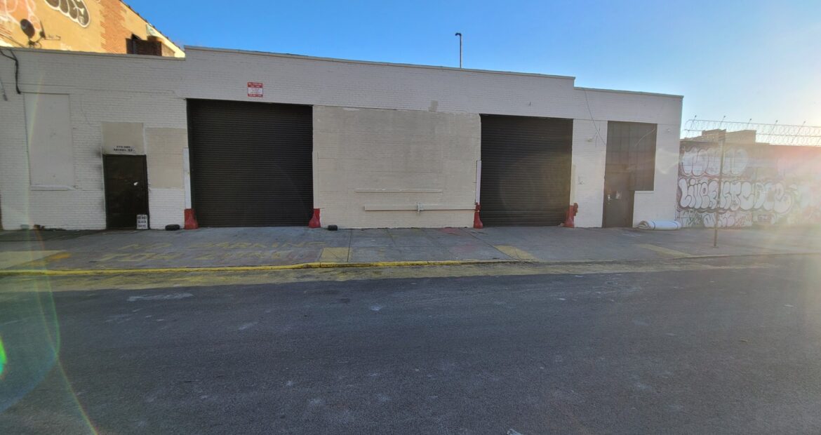 Spacious 3,500 Sq Ft Industrial Garage in Prime Bushwick Location 🚀