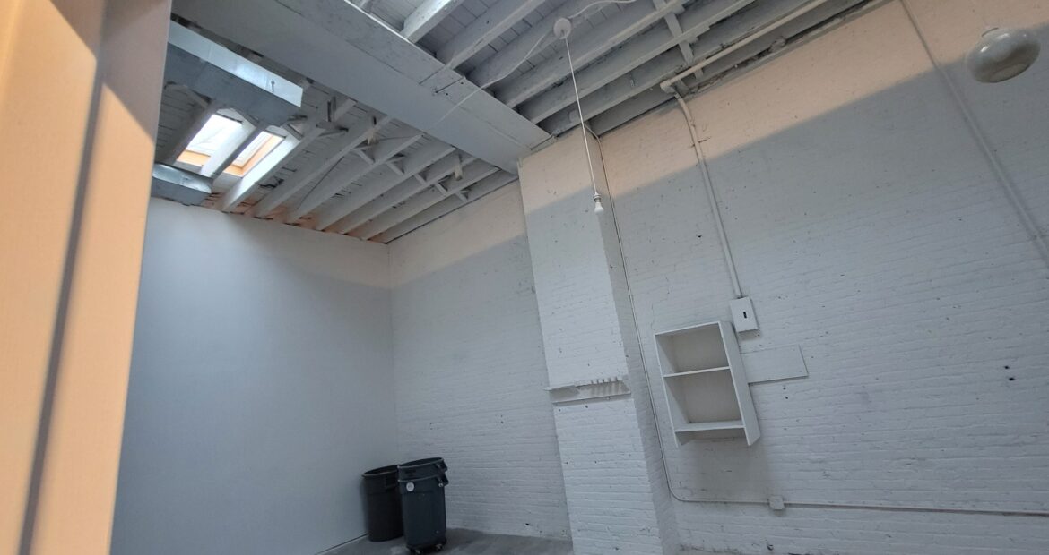 Spacious 3,500 Sq Ft Industrial Garage in Prime Bushwick Location 🚀