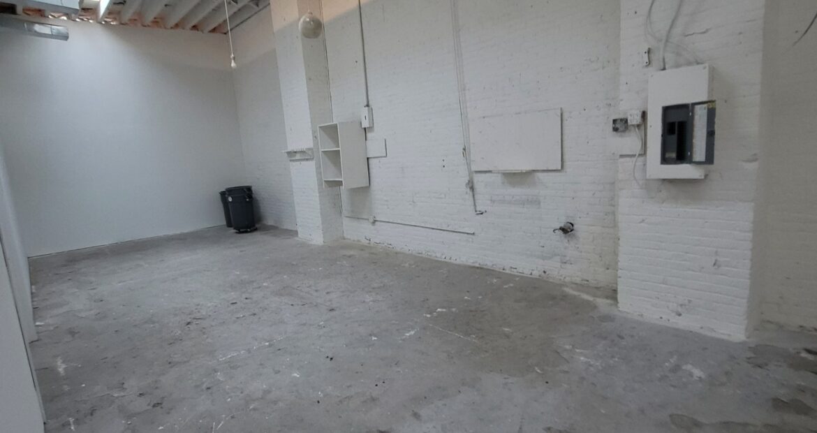 Spacious 3,500 Sq Ft Industrial Garage in Prime Bushwick Location 🚀