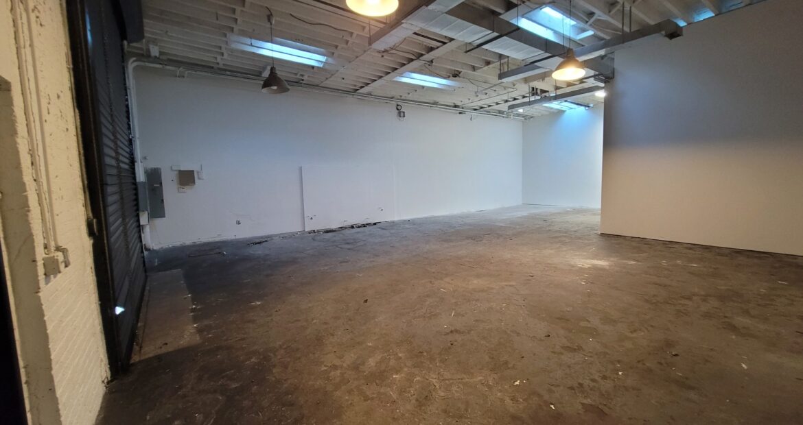 Spacious 3,500 Sq Ft Industrial Garage in Prime Bushwick Location 🚀
