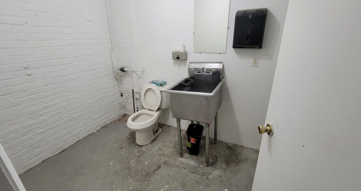 Spacious 3,500 Sq Ft Industrial Garage in Prime Bushwick Location 🚀