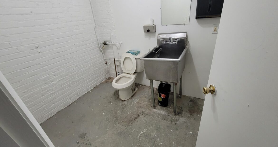 Spacious 3,500 Sq Ft Industrial Garage in Prime Bushwick Location 🚀