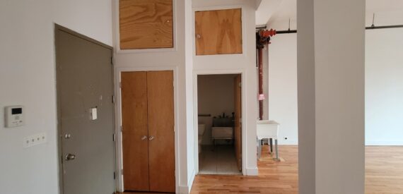 Spacious Bushwick Commercial Loft – 900 Sq Ft, Customizable, Prime Location! With private bathroom.