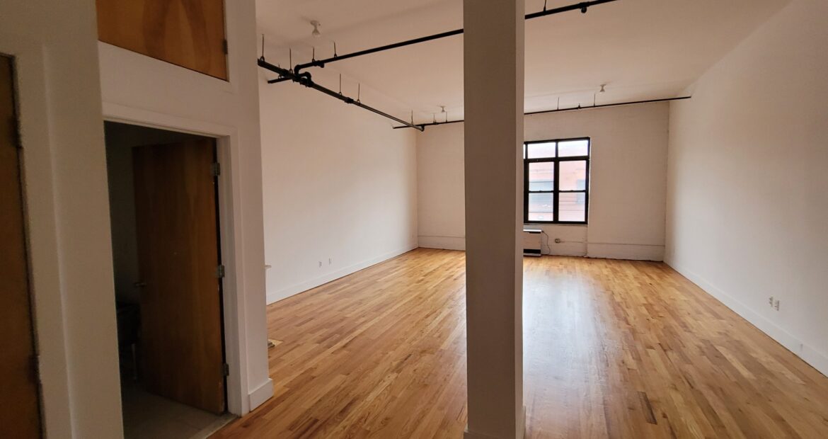 Spacious Bushwick Commercial Loft – 900 Sq Ft, Customizable, Prime Location! With private bathroom.