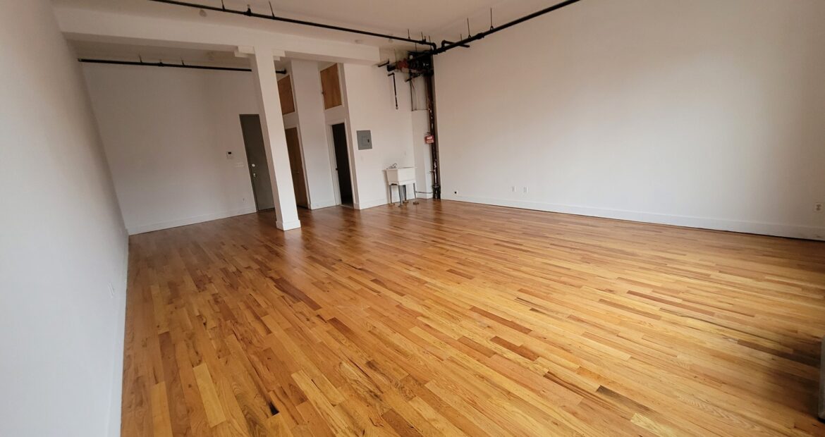 Spacious Bushwick Commercial Loft – 900 Sq Ft, Customizable, Prime Location! With private bathroom.