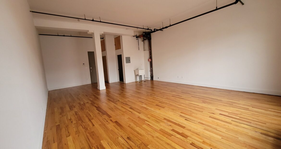 Spacious Bushwick Commercial Loft – 900 Sq Ft, Customizable, Prime Location! With private bathroom.