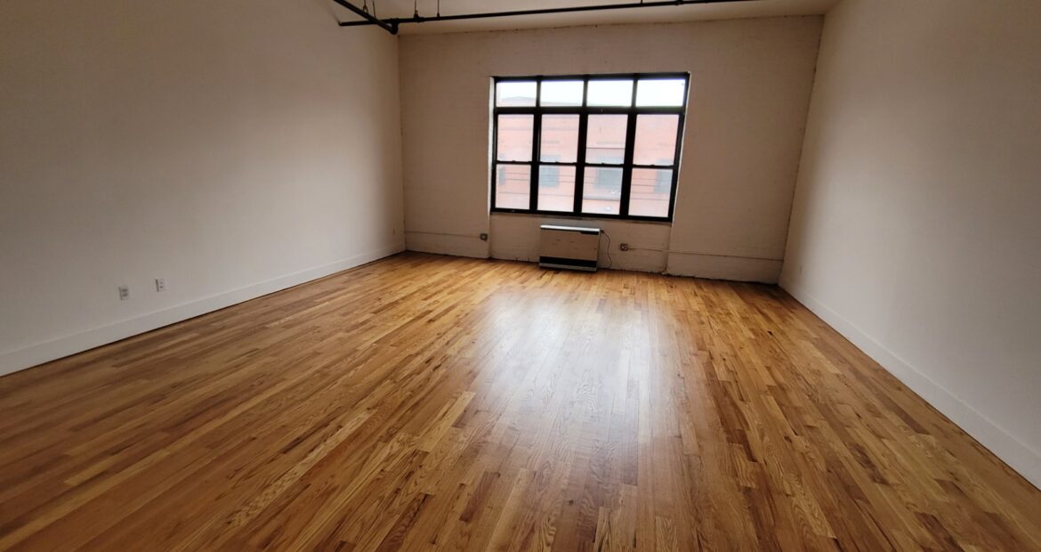 Spacious Bushwick Commercial Loft – 900 Sq Ft, Customizable, Prime Location! With private bathroom.