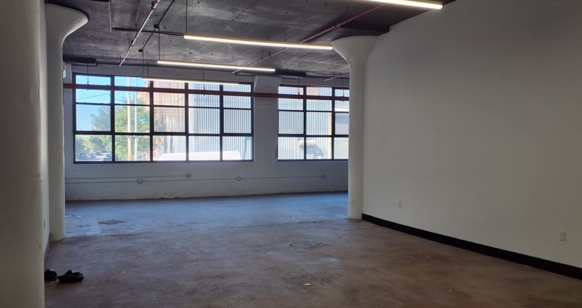 Spacious Industrial Loft Office for Lease in Williamsburg, Brooklyn – 2,200 Sq Ft