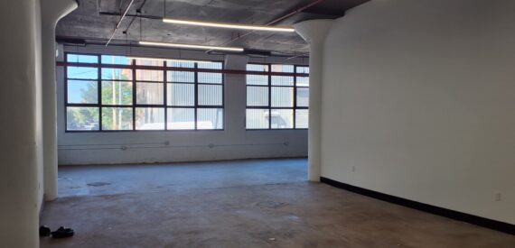 Spacious Industrial Loft Office for Lease in Williamsburg, Brooklyn – 2,200 Sq Ft