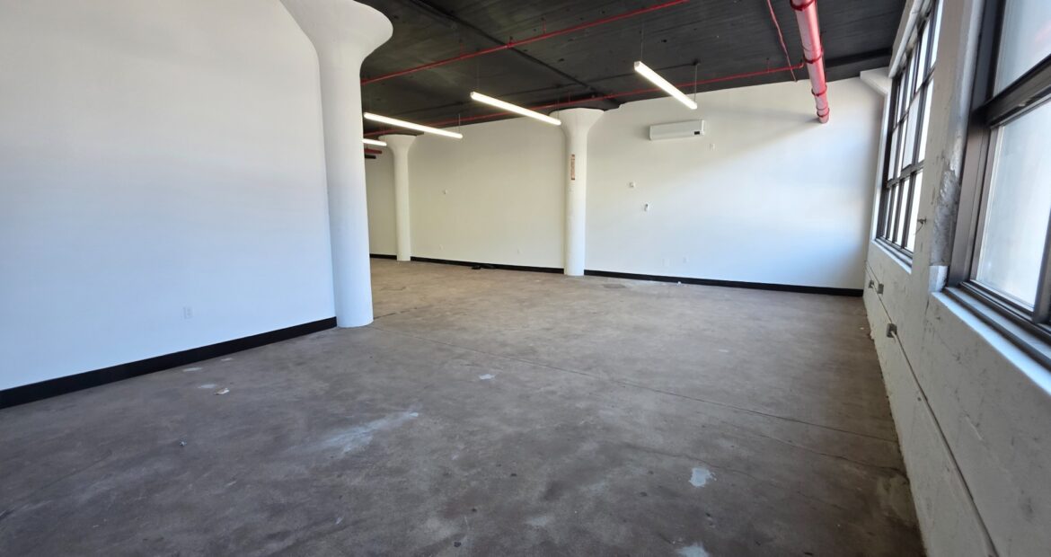 Spacious Industrial Loft Office for Lease in Williamsburg, Brooklyn – 2,200 Sq Ft