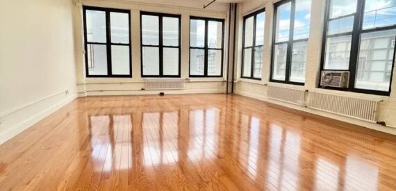 LARGE COMMERCIAL LOFT IN BUSHWICK.