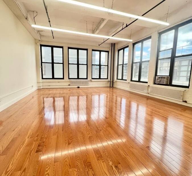 LARGE COMMERCIAL LOFT IN BUSHWICK.