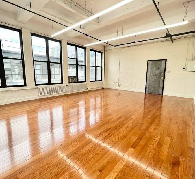 LARGE COMMERCIAL LOFT IN BUSHWICK.