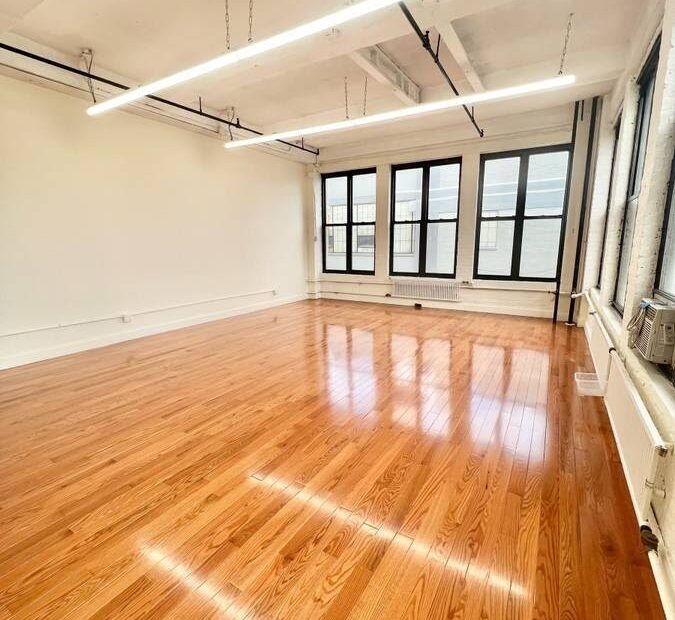 LARGE COMMERCIAL LOFT IN BUSHWICK.