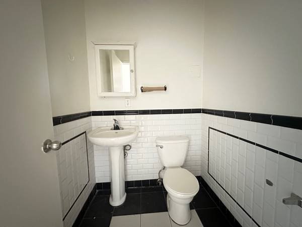 Flexible 1,400 Sq Ft Commercial Space for Lease in Prime East Williamsburg