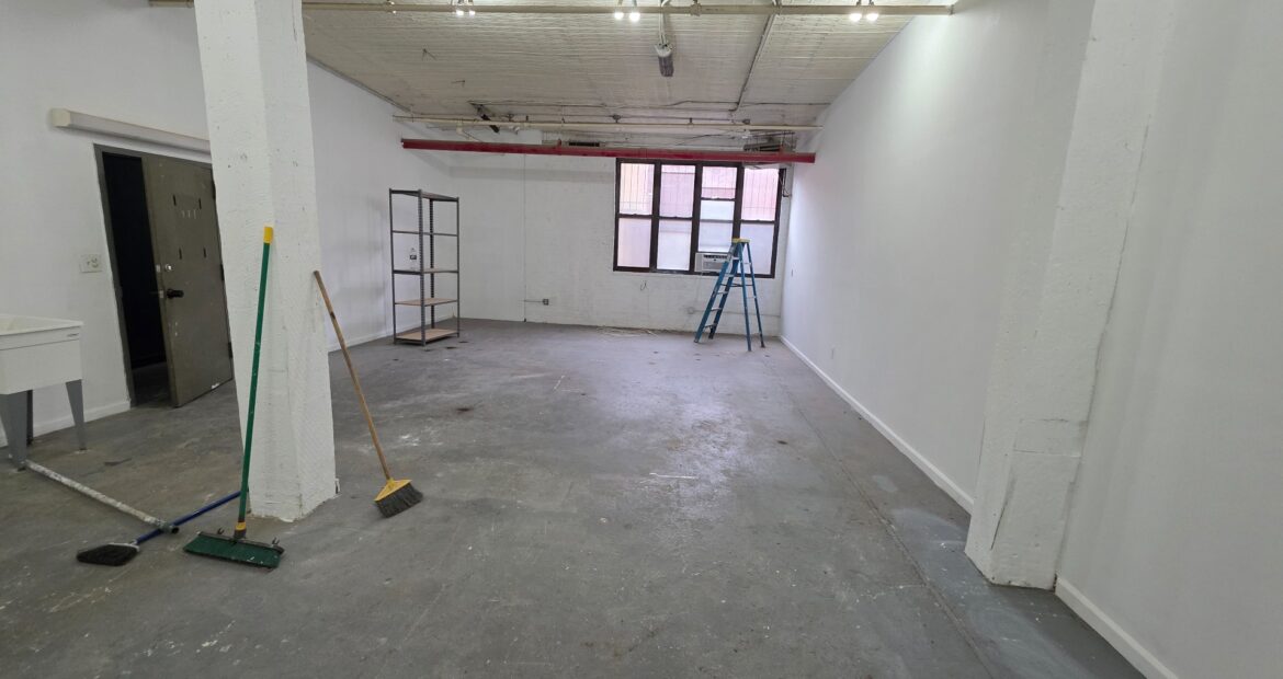 Modern 800 Sq Ft Office Space for Lease in Trendy Bushwick – Prime Location!