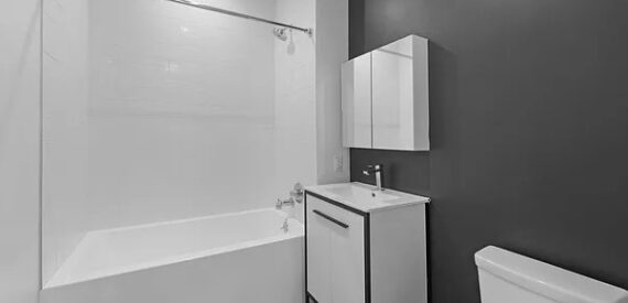 XL Penthouse w/ Gym, Rooftop, Parking & Prospect Park Access – Little Caribbean