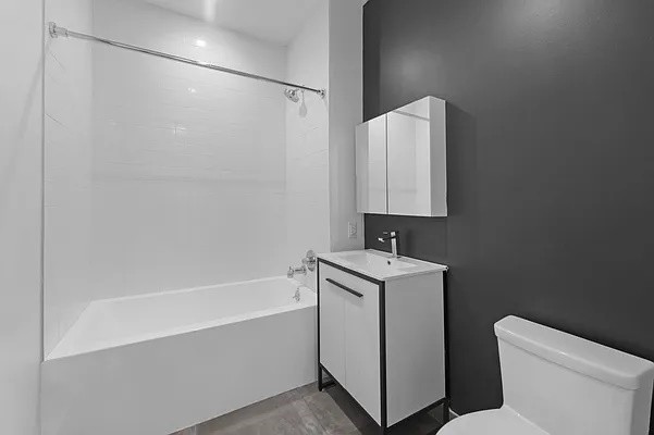 XL Penthouse w/ Gym, Rooftop, Parking & Prospect Park Access – Little Caribbean