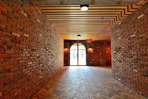 Modern 1BR Duplex in Crown Heights – Luxury, Light & Prime Amenities