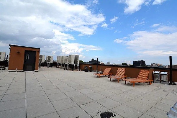 Modern 1BR Duplex in Crown Heights – Luxury, Light & Prime Amenities