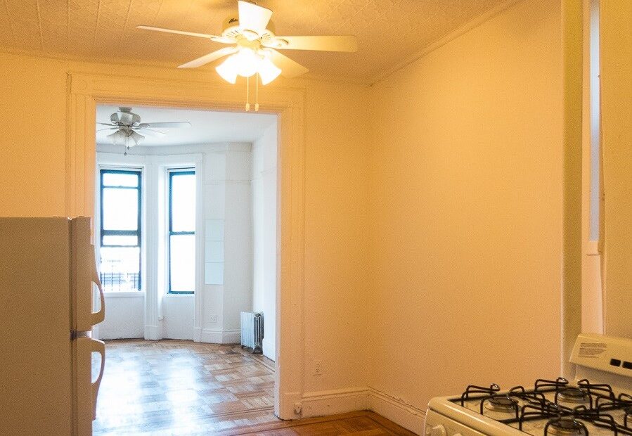 SPACIOUS SUNNY STUDIO STEPS FROM PROSPECT PARK F,N,R,G TRAINS
