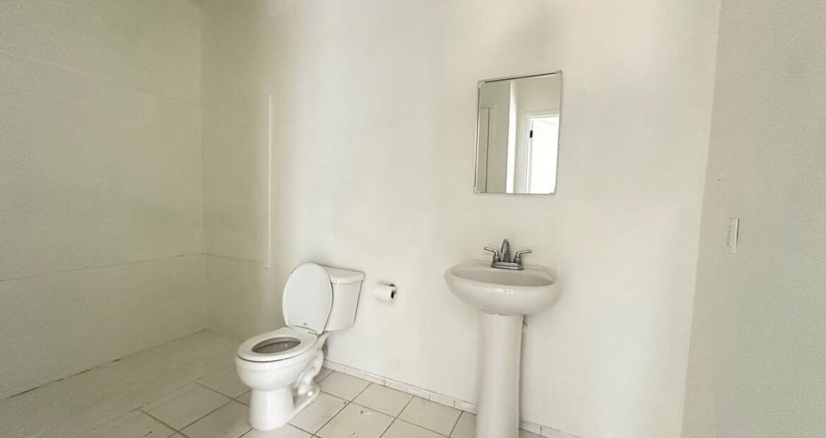 Spacious Corner Retail Loft in Prime Bushwick Location – 1,200 Sq Ft Storefront