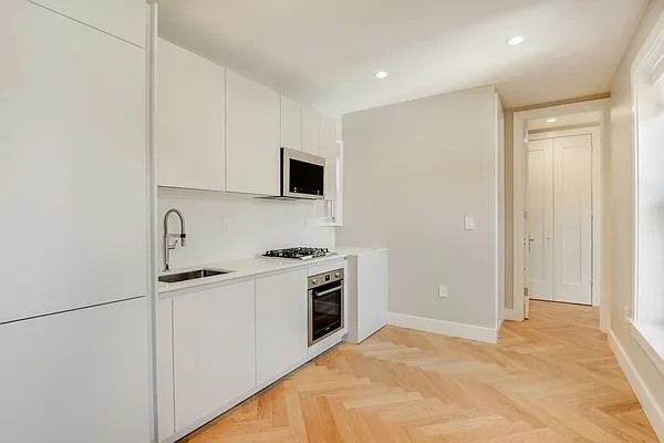 Modern 2-Bed Park Slope Gem—Prime Location, Pet Friendly, No Broker Fee!