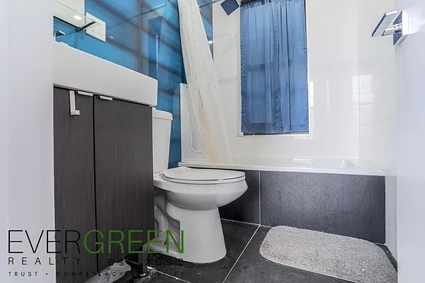 Spacious 3-Bedroom w/ City Views & Roof Deck in Prime Bushwick/East Williamsburg