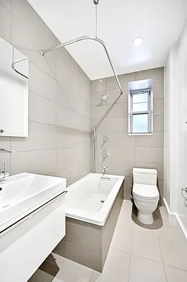 Modern 3BR Loft-Style Studio in Crown Heights | Prime Transit | Pet Friendly 🏙️✨