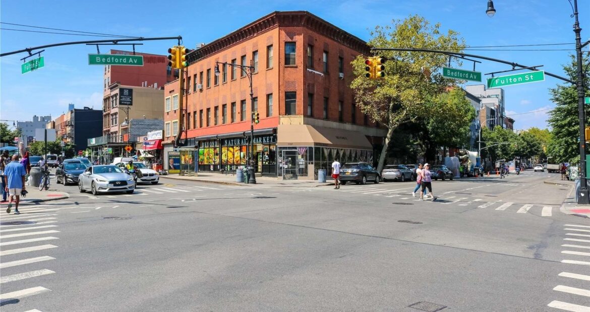 Corner Huge Commercial space for Rent, NO FEE