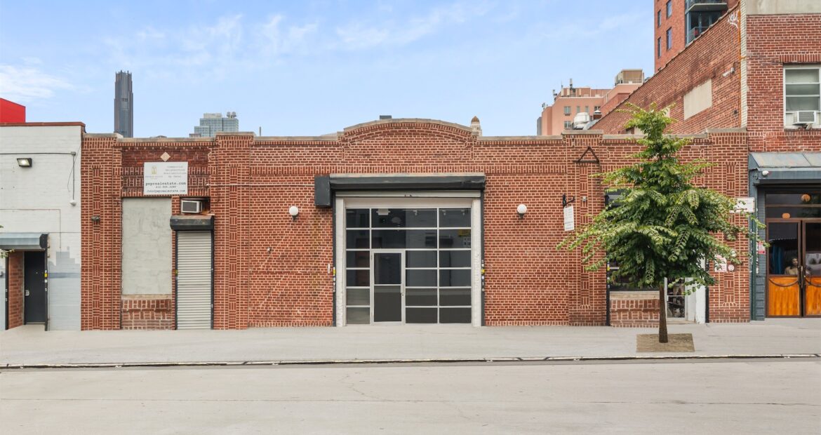 327 Douglass Street