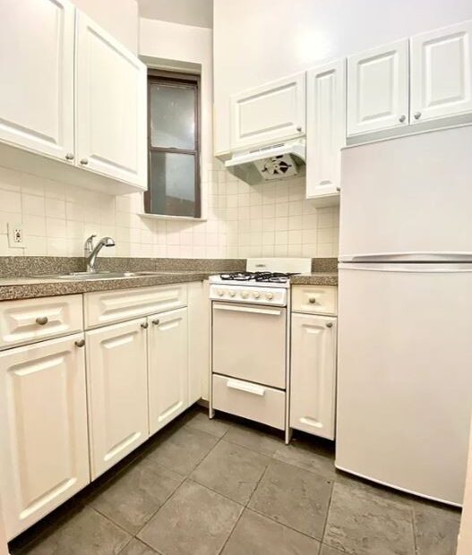 Amazing open layout on East 81st Street in Yorkville