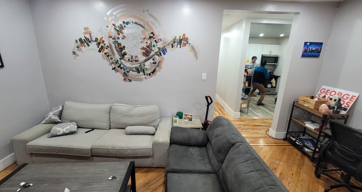 X LARGE__ 2 BED__5 MINUTES MANHATTAN__LARGE LIVING ROOM_PRIME LOCATION