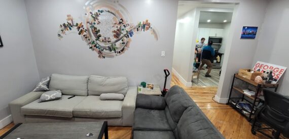 X LARGE__ 2 BED__5 MINUTES MANHATTAN__LARGE LIVING ROOM_PRIME LOCATION