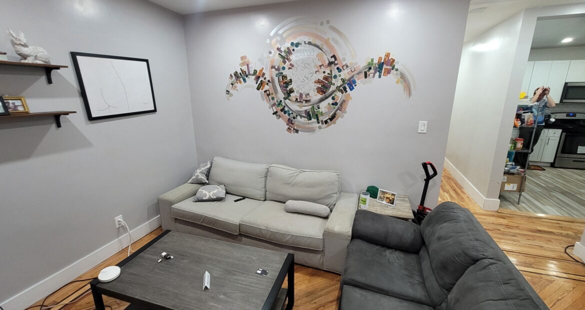 X LARGE__ 2 BED__5 MINUTES MANHATTAN__LARGE LIVING ROOM_PRIME LOCATION