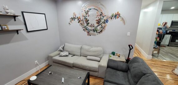 X LARGE__ 2 BED__5 MINUTES MANHATTAN__LARGE LIVING ROOM_PRIME LOCATION