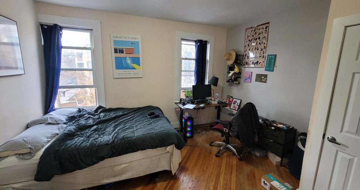 X LARGE__ 2 BED__5 MINUTES MANHATTAN__LARGE LIVING ROOM_PRIME LOCATION